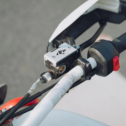 LCB Tricorn Front Oil Cap for Hero XPulse 200 4V Pro – Silver Aluminum Engine Cover