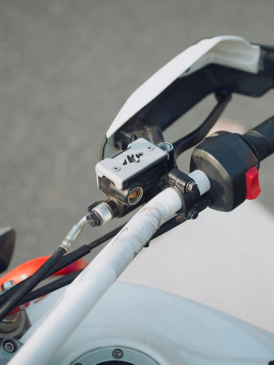 LCB Tricorn Front Oil Cap for Hero XPulse 200 4V Pro – Silver Aluminum Engine Cover