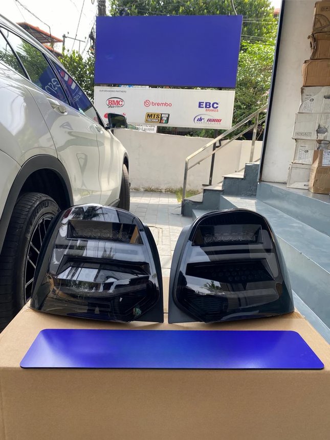 Esperer Q2 Tail Light Smoked fitted