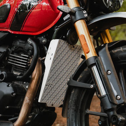 Legundary Triumph Scrambler 400 X Vector Radiator Grill Silver aluminium front guard installed