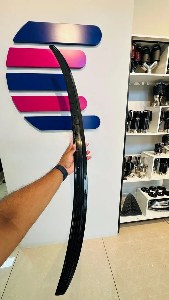 Rear Lip Spoiler black detail