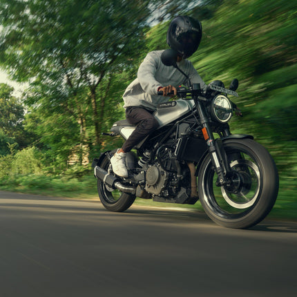 Husqvarna Svartpilen and Vitpilen with Barrel Rogue performance exhaust