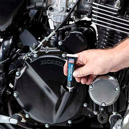 Liqui Moly Motorbike MoS2 Shooter being added to a motorcycle engine